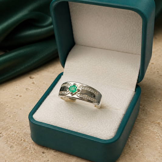 Anillo Maestro — Plata 925 y Esmeralda Colombiana
