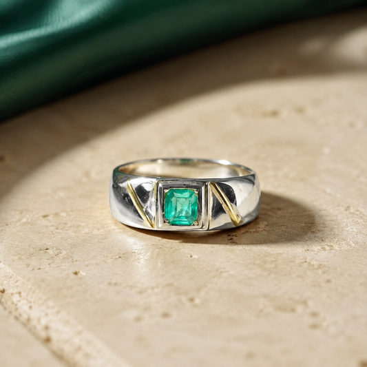 Anillo Crónica — Plata 925 y Esmeralda Colombiana