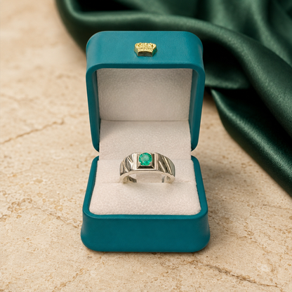 Anillo Insignia — Plata 925 y Esmeralda Colombiana
