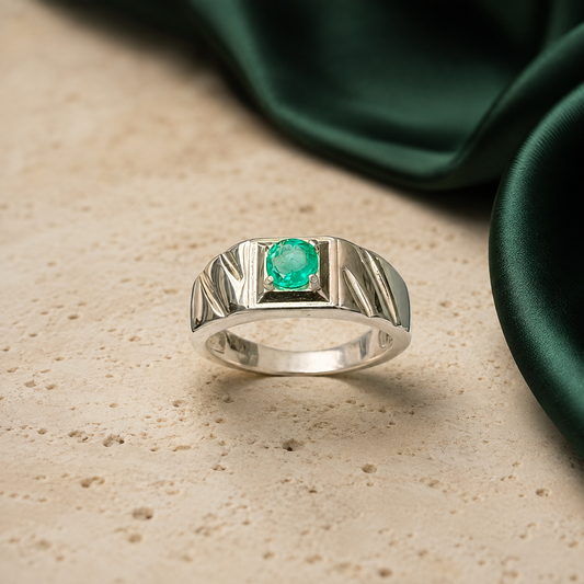 Anillo Insignia — Plata 925 y Esmeralda Colombiana