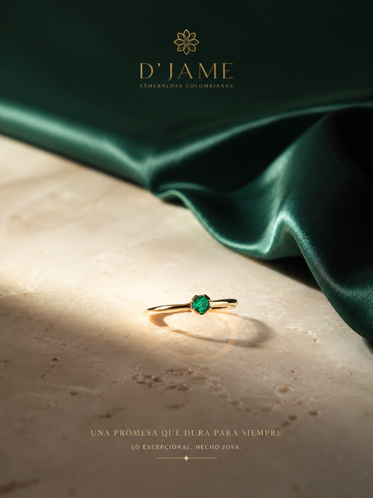 Anillo Solitario Oro 18K con Esmeralda Natural Colombiana