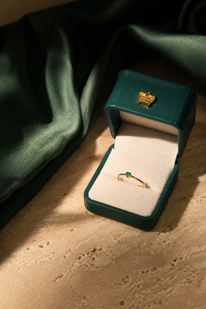Anillo Solitario Oro 18K con Esmeralda Natural Colombiana