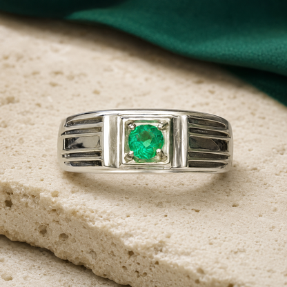 Anillo Escudo — Plata 925 y Esmeralda Colombiana