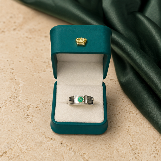Anillo Escudo — Plata 925 y Esmeralda Colombiana