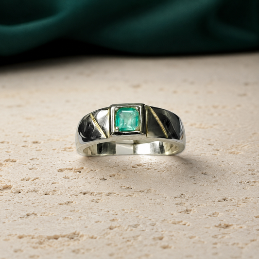 Anillo Crónica — Plata 925 y Esmeralda Colombiana