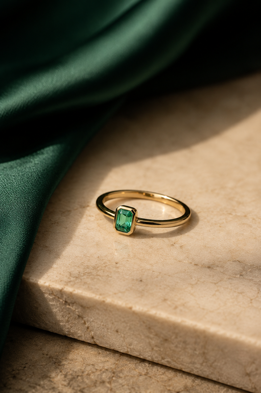 Anillo Oro 18K con Esmeralda Natural Colombiana - Aurora