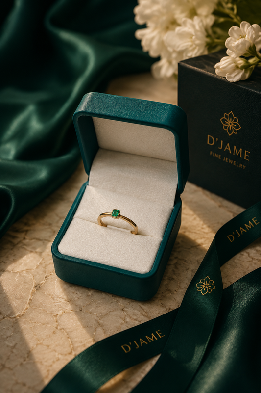 Anillo Oro 18K con Esmeralda Natural Colombiana - Deluxe