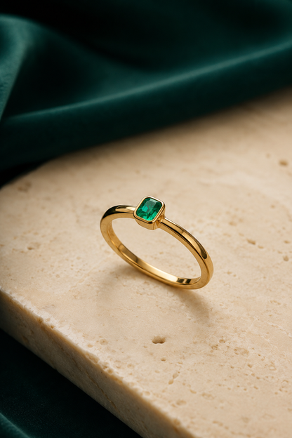 Anillo Oro 18K con Esmeralda Natural Colombiana - Deluxe