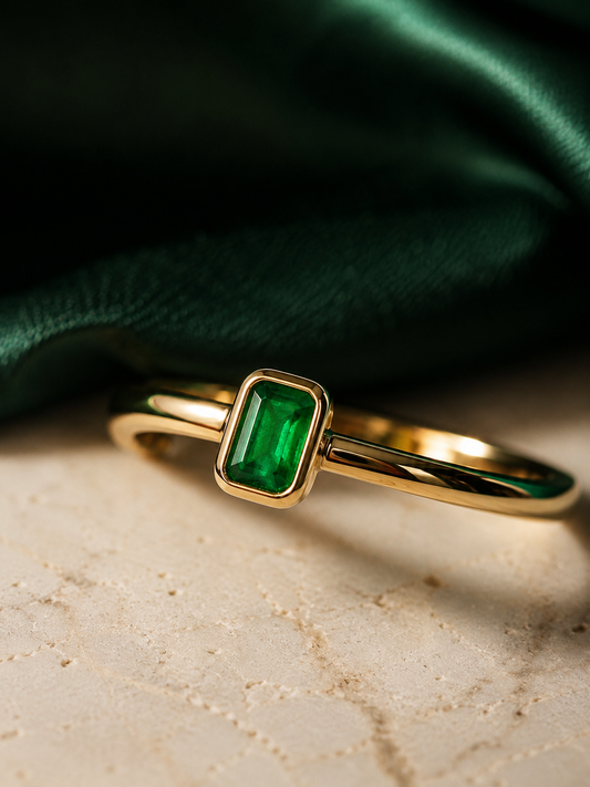 Anillo Oro 18K con Esmeralda Natural Colombiana - Royale