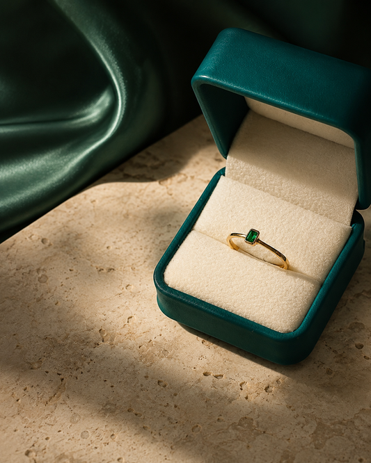 Anillo Oro 18K con Esmeralda Natural Colombiana - Royale