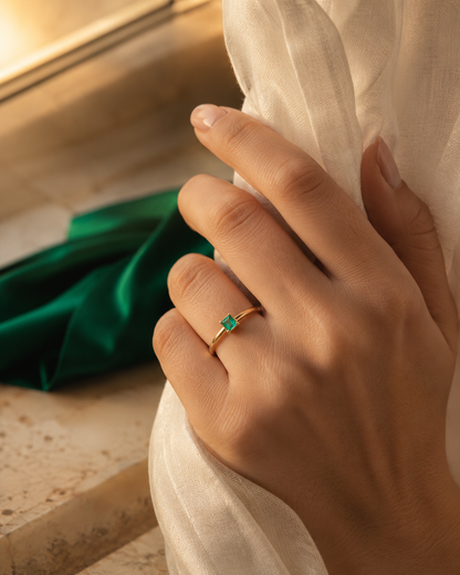 Anillo Oro 18K con Esmeralda Natural Colombiana  Signature