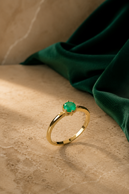 Anillo Solitario Oro 18K con Esmeralda Natural Colombiana