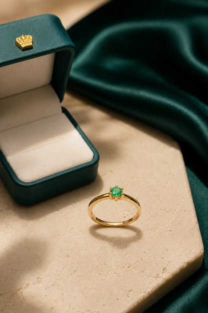 Anillo Solitario Oro 18K con Esmeralda Natural Colombiana