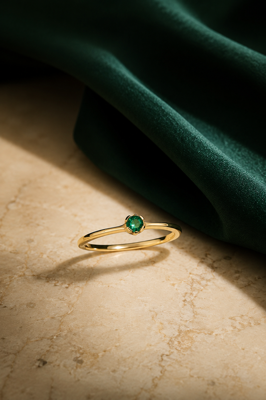 Anillo Solitario Oro 18K con Esmeralda Natural Colombiana
