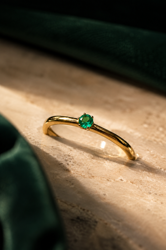 Anillo Solitario Oro 18K Esmeralda Natural Colombiana -Clásico
