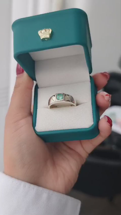 Anillo Crónica — Plata Italiana y Esmeralda Colombiana
