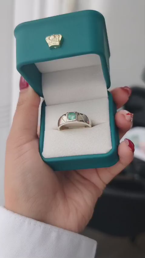 Anillo Crónica — Plata Italiana y Esmeralda Colombiana